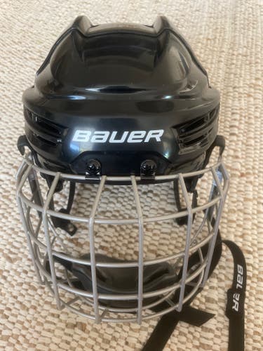 New Medium Bauer Profile I Helmet