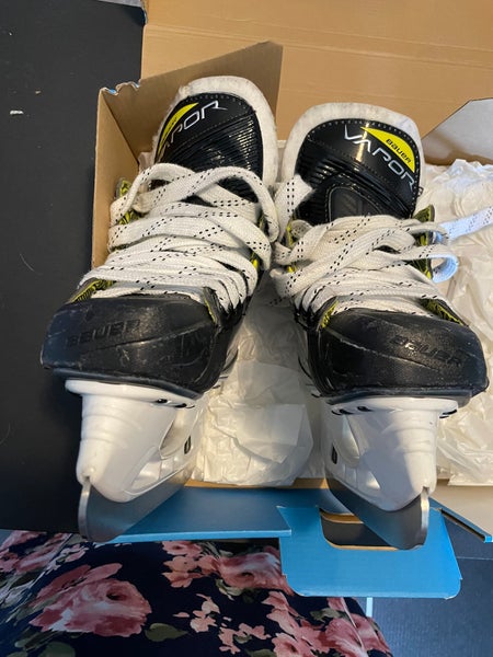 Used Bauer Extra Wide Width Size 1.5 Vapor 3X Hockey Skates