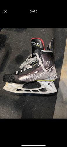 Senior Bauer  8.5 Vapor Hyperlite Hockey Skates (2 Steels)