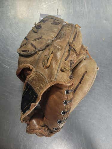 Used Wilson Bb Glove 11" Fielders Gloves