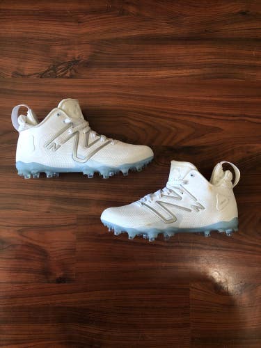 Used Men's 6.5 New Balance Freeze 4.0 Low Top Molded Cleats