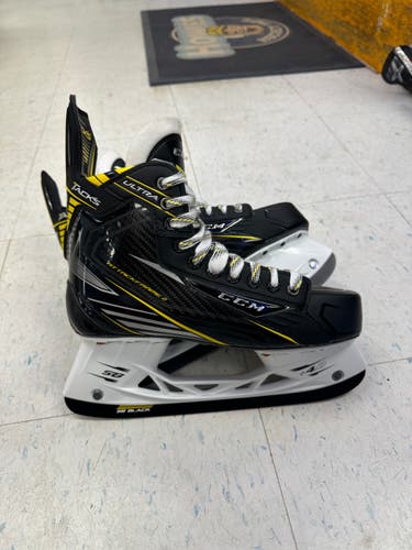 New CCM Ultra Tacks Hockey Skates Regular Width 9