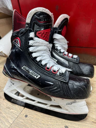 Used Intermediate Bauer Vapor 1X Hockey Skates Regular Width Size 4.5