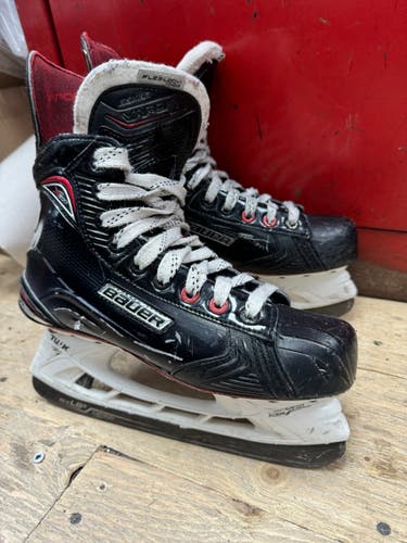 Used Intermediate Hockey Skates Regular Width Size 5.5