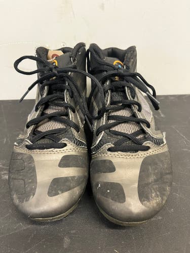 Used Warrior Burn 7.0 Lacrosse Cleats - Size: M 5.0 0A8