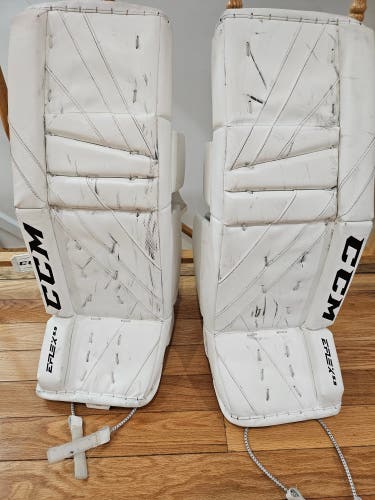 Barely Used 30" CCM Extreme Flex 5.9 Goalie Leg Pads