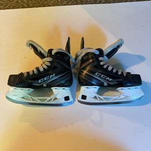 Used Junior CCM RibCor 88K Hockey Skates Regular Width Size 1