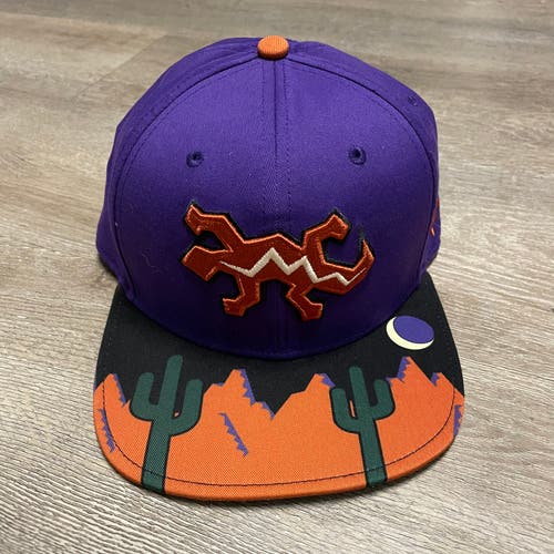 NWOT Fanatics Arizona Coyotes Reverse Retro 1.0 Snapback Hat