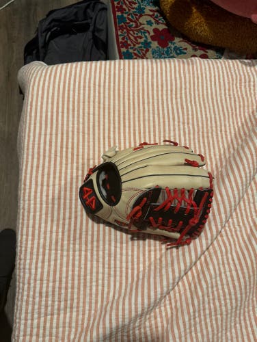 New 2023 Infield 11.5" C2 Baseball Glove