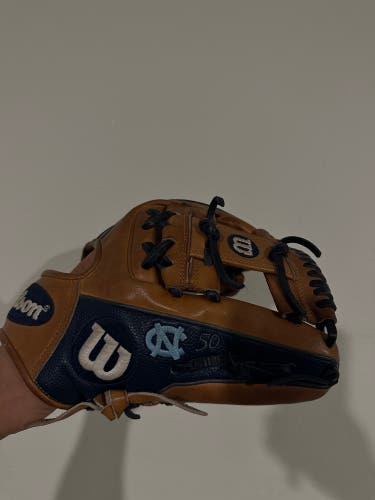 UNC issued Wilson A2000 1786 11.5