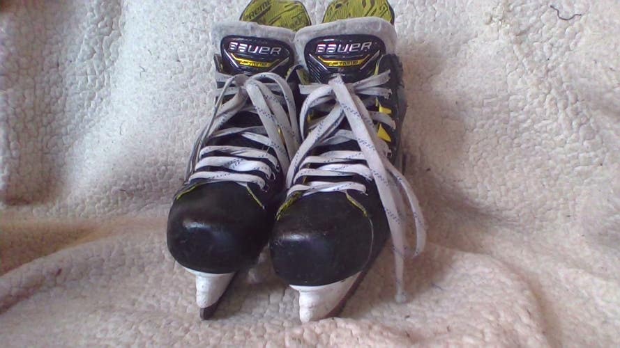 Used Youth Bauer Supreme M4 Hockey Skates Regular Width 13
