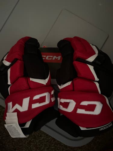 New CCM FT6 Pro Gloves 12"