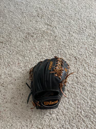 Black/Tan A2000 Baseball Glove