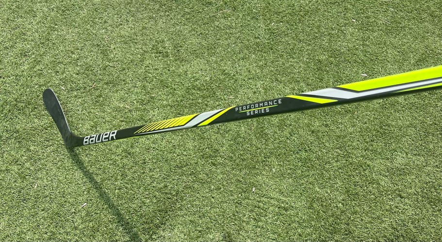 Brand New Bauer Performance Series Right Hand 77 Flex P92 Curve Hockey Stick