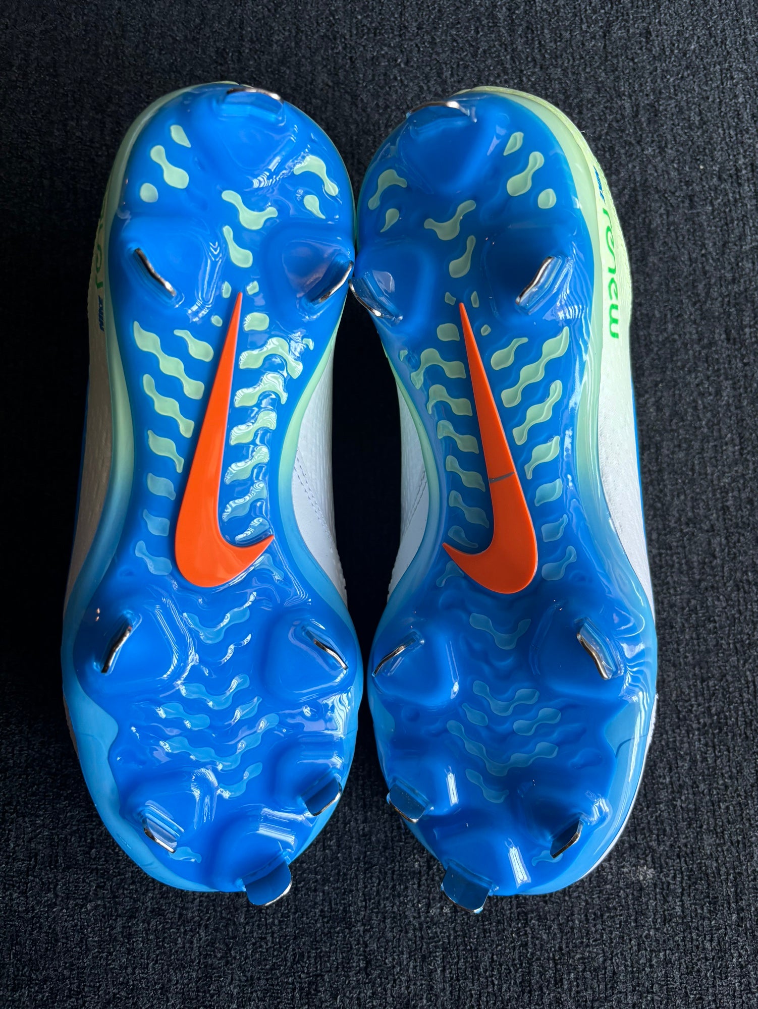 womens softball cleats size 8.5