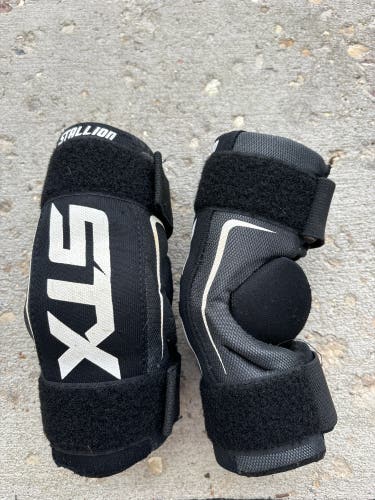 STX Stallion 50 youth lacrosse arm pads