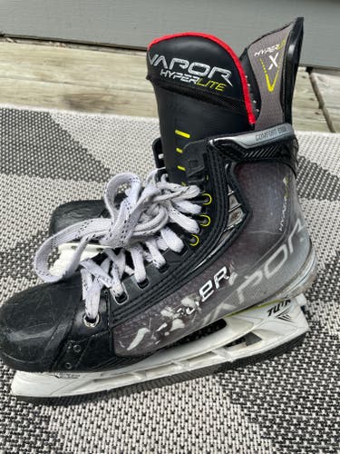 Used Bauer Hyperlite Hockey Skates 7.5 Fit 1