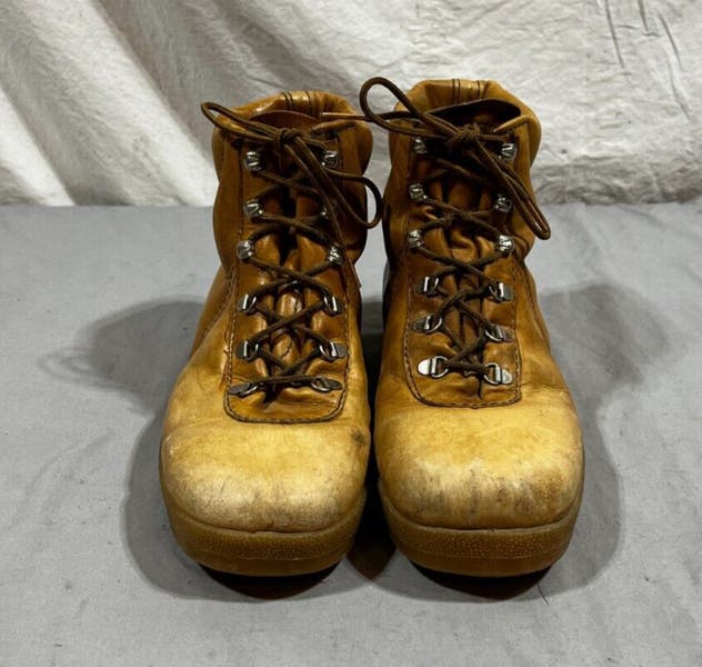 Vintage Maple Leaf Shoes Canada Padded Brown Leather Boots 