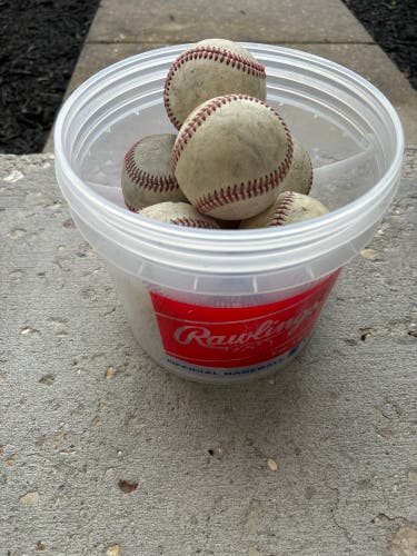 Mix of 10 used baseballs w/ bucket