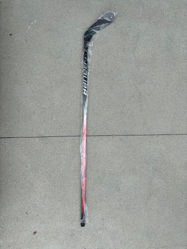 New Senior Bauer Right Handed Pro Stock Vapor Hyperlite 2 Hockey Stick