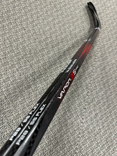 Bauer Vapor X5 Pro 55 flex P28 curve right hand sticks