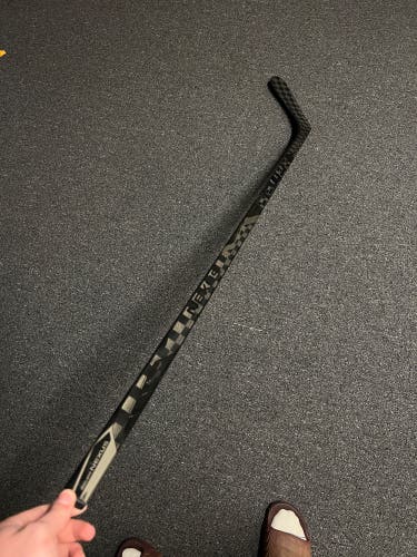 Like New  Bauer Nexus 1000 Stick