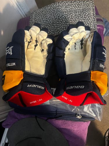Bauer pro stock hockey glove