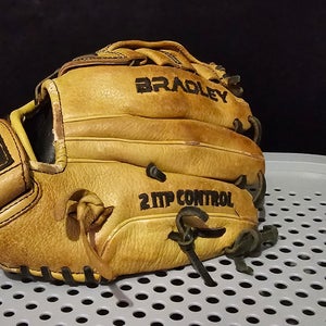 Used Bradley Left Hand Throw Infield Igniter Baseball Glove 10.5"