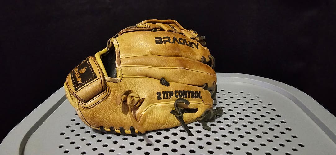 Used Bradley Left Hand Throw Infield Igniter Baseball Glove 10.5"