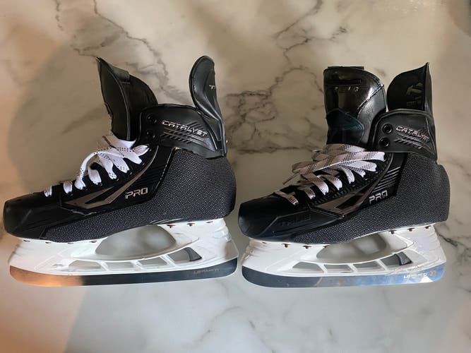 Used Senior True Catalyst Pro Hockey Skates Regular Width 8.5