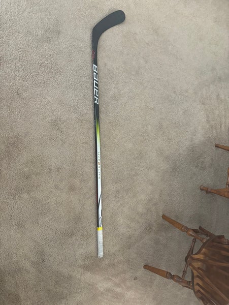 Used Senior Bauer Right Handed P92 Vapor Hyperlite 2 Hockey Stick