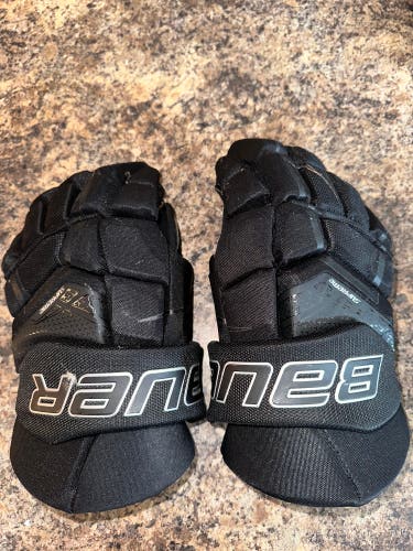 Used Bauer 15" Supreme 3s Gloves