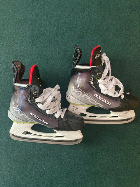 New Bauer Hyperlite Skates 5.5