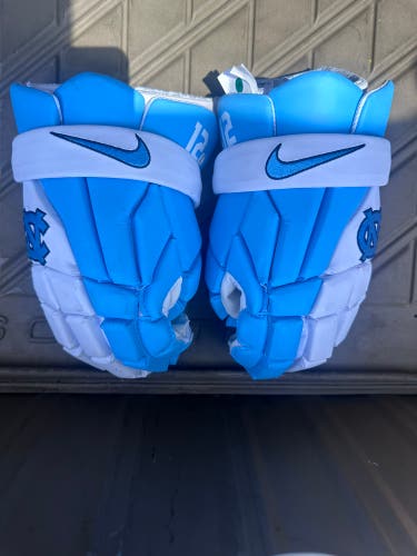 UNC lacrosse Gloves