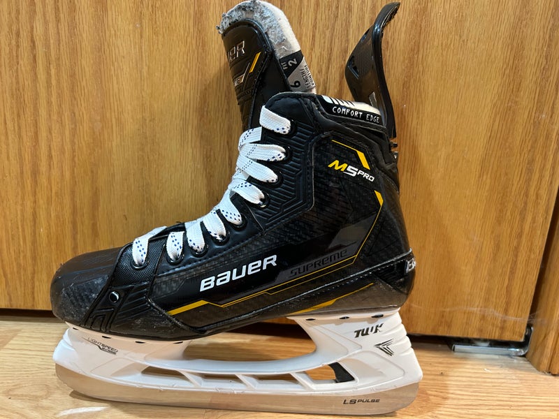 Used Intermediate Bauer Supreme M5 Pro Hockey Skates Regular Width 6