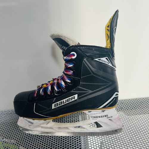 Used Junior Bauer Regular Width Size 3 Ignite Hockey Skates