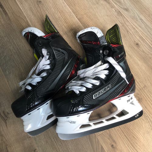 Used Bauer Size 3.5D Vapor X Velocity Junior Hockey Skates