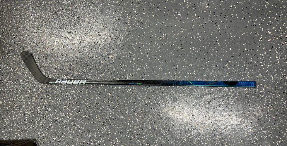 BAUER NEXUS GEO RIGHT HANDED 65 FLEX P28 CURVE STICK GENTLY USED