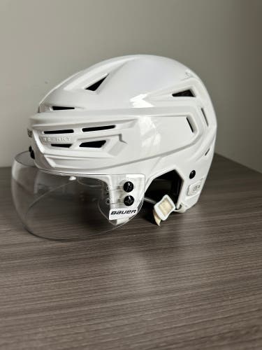 Medium Bauer Pro Stock Re-Akt 150 Helmet With Visor