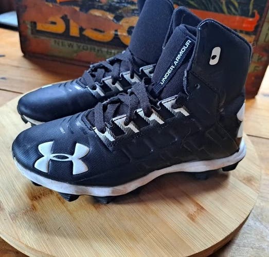 Under Armour Cleats, Kid Size 2, Unisex, Black White High Top, Sneakers, Trainer