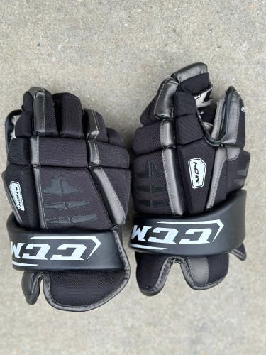 CCM Hockey Gloves - Youth 12”
