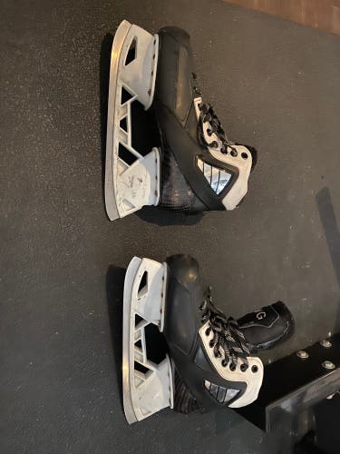 True 2 Pieces Pro goalie skates