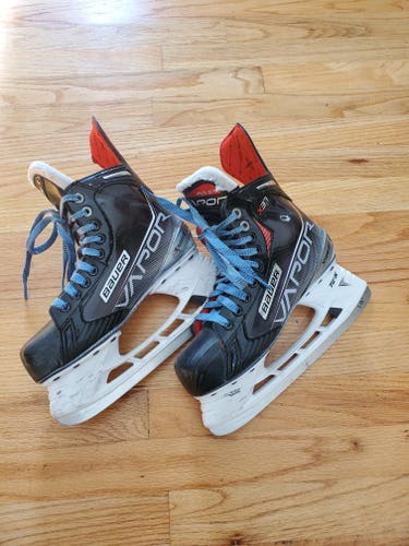 Used Intermediate Bauer Vapor X3.7 Hockey Skates Extra Wide Width Size 5.5