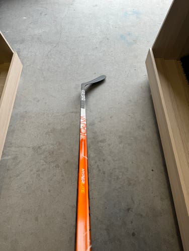 Used Senior Bauer Right Handed P92 Pro Stock Vapor Hyperlite Hockey Stick