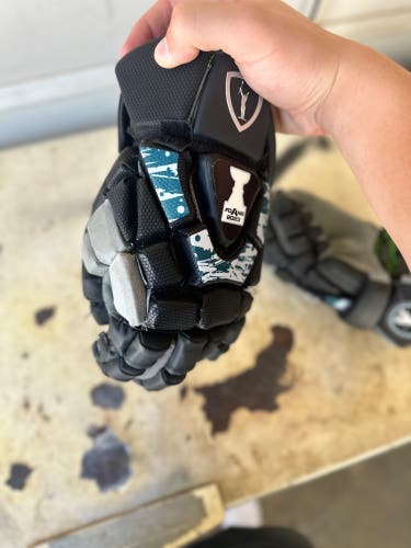 Warrior lacrosse gloves