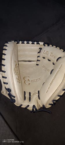 New without tags Rawlings Right Hand Throw Gold Glove Elite Catcher's Glove 32"
