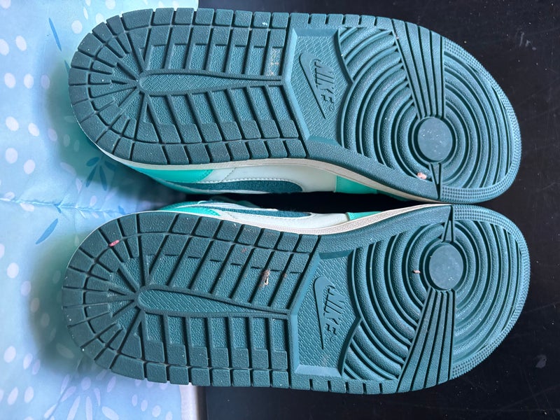 Green Used Size 11 (Women's 12) Adult Unisex Air Jordan Shoes