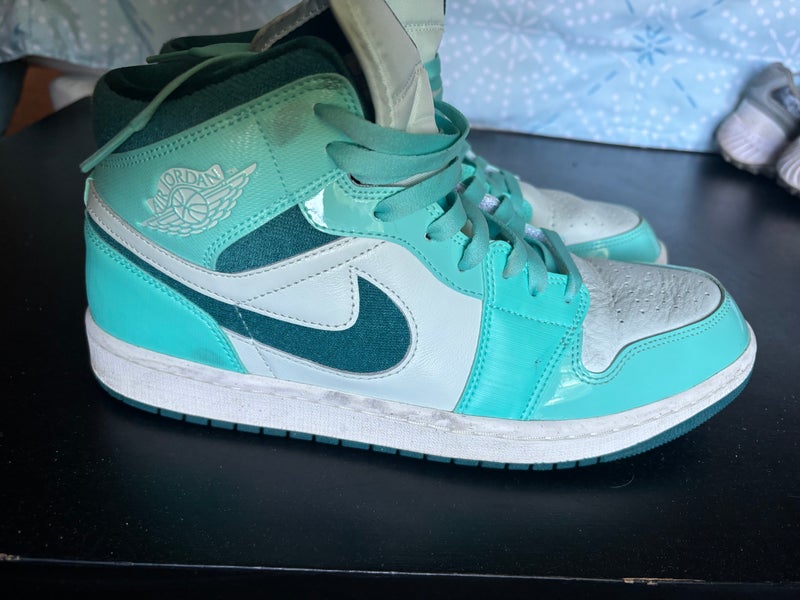 Green Used Size 11 (Women's 12) Adult Unisex Air Jordan Shoes