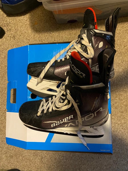 Used Senior Bauer Regular Width 8.5 Vapor Hyperlite Hockey Skates