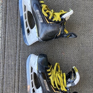 Bauer Supreme s2 hockey skates size 5.5